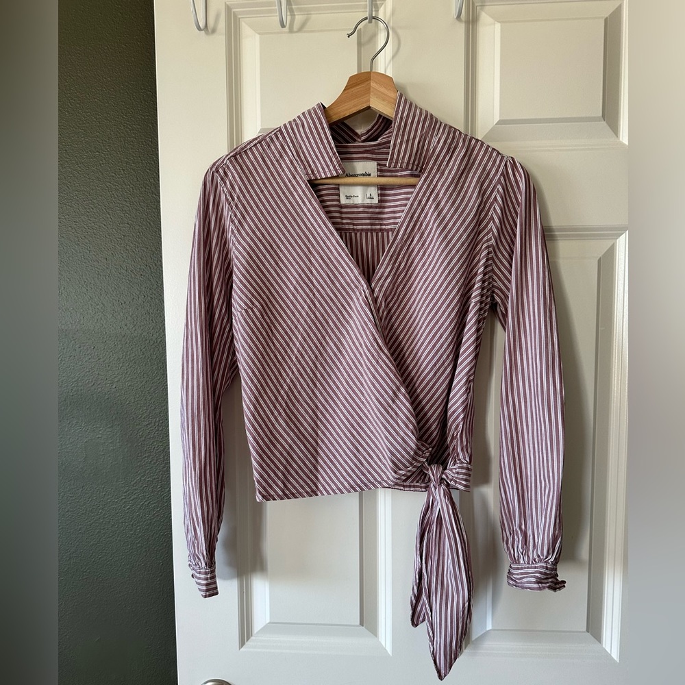 Abercrombie & Fitch crop wrap shirt